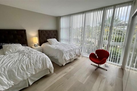 Condo in Bal Harbour, Florida, 2 bedrooms № 1985488 - photo 13