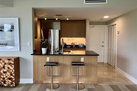 Condo in Bal Harbour, Florida, 2 bedrooms № 1985488 - photo 7