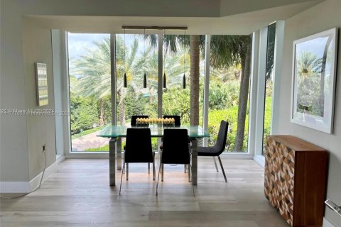 Condo in Bal Harbour, Florida, 2 bedrooms № 1985488 - photo 6