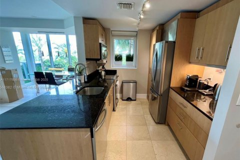 Condo in Bal Harbour, Florida, 2 bedrooms № 1985488 - photo 8