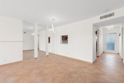 Condominio en venta en Margate, Florida, 2 dormitorios, 92.9 m2 № 1969433 - foto 8