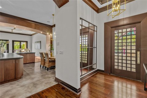 Townhouse in Saint Petersburg, Florida 4 bedrooms, 335.1 sq.m. № 2235547 - photo 9