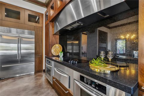 Townhouse in Saint Petersburg, Florida 4 bedrooms, 335.1 sq.m. № 2235547 - photo 15