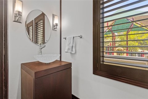 Townhouse in Saint Petersburg, Florida 4 bedrooms, 335.1 sq.m. № 2235547 - photo 21