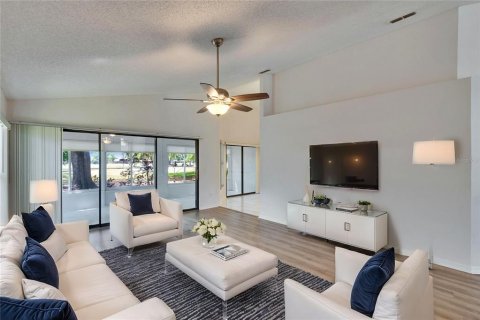 Casa en alquiler en Sun City Center, Florida, 3 dormitorios, 180.14 m2 № 1644447 - foto 3