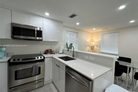 Touwnhouse à louer à Miami, Floride: 3 chambres, 239.69 m2 № 2002542 - photo 11