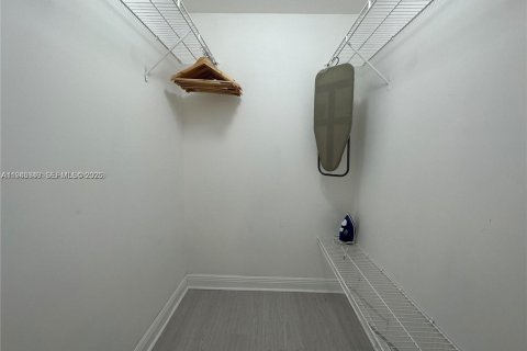 Touwnhouse à louer à Miami, Floride: 3 chambres, 239.69 m2 № 2002542 - photo 3