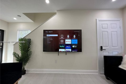 Touwnhouse à louer à Miami, Floride: 3 chambres, 239.69 m2 № 2002542 - photo 17