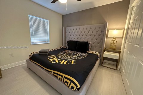 Touwnhouse à louer à Miami, Floride: 3 chambres, 239.69 m2 № 2002542 - photo 8