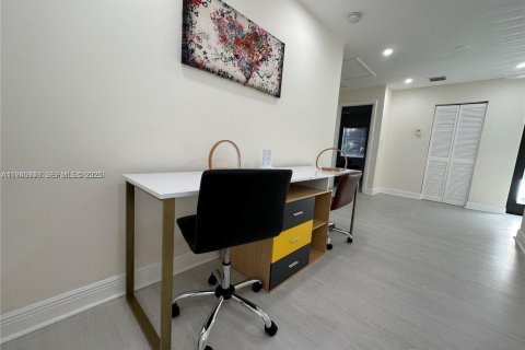 Touwnhouse à louer à Miami, Floride: 3 chambres, 239.69 m2 № 2002542 - photo 4