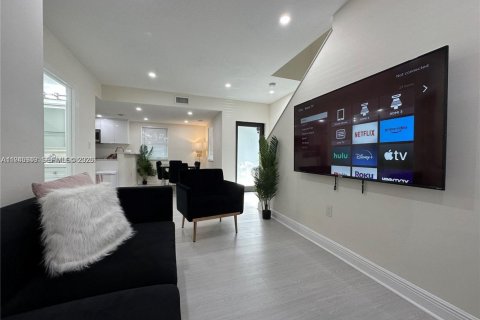 Touwnhouse à louer à Miami, Floride: 3 chambres, 239.69 m2 № 2002542 - photo 16