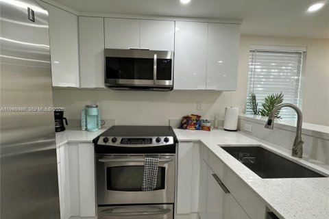 Touwnhouse à louer à Miami, Floride: 3 chambres, 239.69 m2 № 2002542 - photo 12