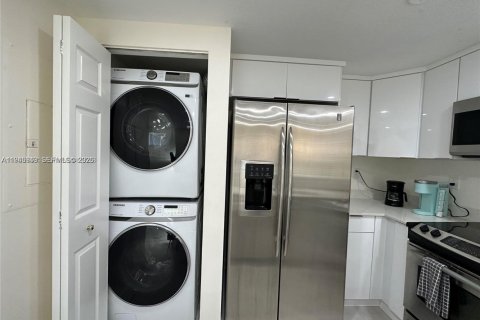 Touwnhouse à louer à Miami, Floride: 3 chambres, 239.69 m2 № 2002542 - photo 10