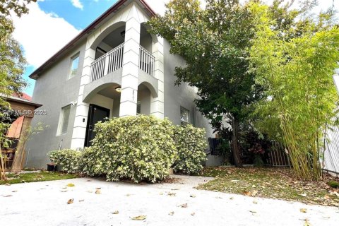 Touwnhouse à Miami, Floride 3 chambres, 239.69 m2 № 2002542