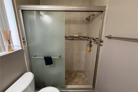 Townhouse in Miami, Florida 3 bedrooms, 108.7 sq.m. № 1998342 - photo 21