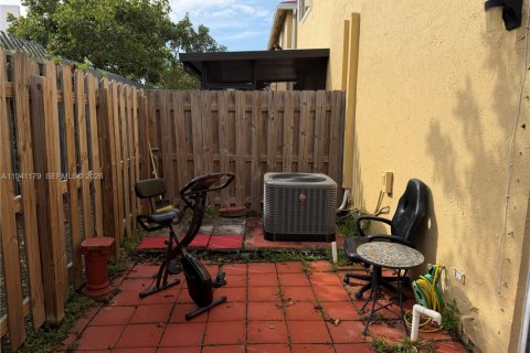 Townhouse in Miami, Florida 3 bedrooms, 108.7 sq.m. № 1998342 - photo 6