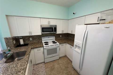 Townhouse in Miami, Florida 3 bedrooms, 108.7 sq.m. № 1998342 - photo 7