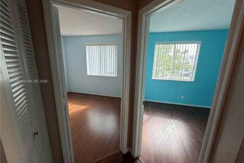 Townhouse in Miami, Florida 3 bedrooms, 108.7 sq.m. № 1998342 - photo 23