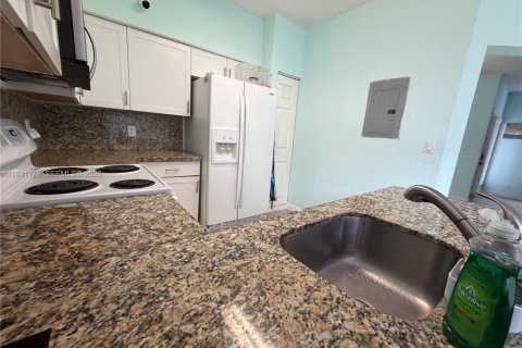 Townhouse in Miami, Florida 3 bedrooms, 108.7 sq.m. № 1998342 - photo 3