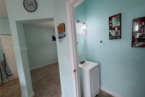 Townhouse in Miami, Florida 3 bedrooms, 108.7 sq.m. № 1998342 - photo 29