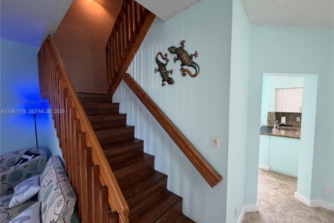 Townhouse in Miami, Florida 3 bedrooms, 108.7 sq.m. № 1998342 - photo 8