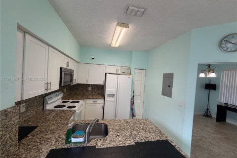 Townhouse in Miami, Florida 3 bedrooms, 108.7 sq.m. № 1998342