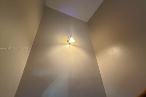 Townhouse in Miami, Florida 3 bedrooms, 108.7 sq.m. № 1998342 - photo 9