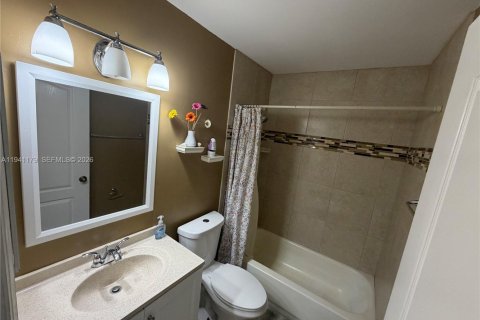 Townhouse in Miami, Florida 3 bedrooms, 108.7 sq.m. № 1998342 - photo 15