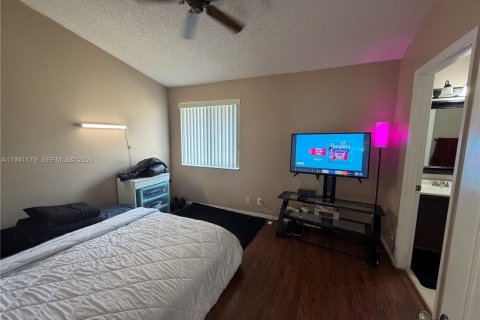 Townhouse in Miami, Florida 3 bedrooms, 108.7 sq.m. № 1998342 - photo 16