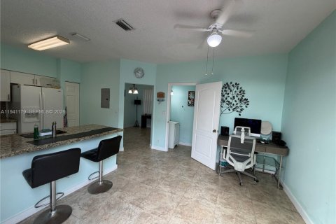 Townhouse in Miami, Florida 3 bedrooms, 108.7 sq.m. № 1998342 - photo 4
