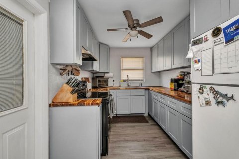 House in Port Charlotte, Florida 3 bedrooms, 109.9 sq.m. № 1740504 - photo 8