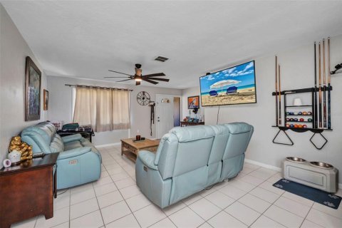 House in Port Charlotte, Florida 3 bedrooms, 109.9 sq.m. № 1740504 - photo 7