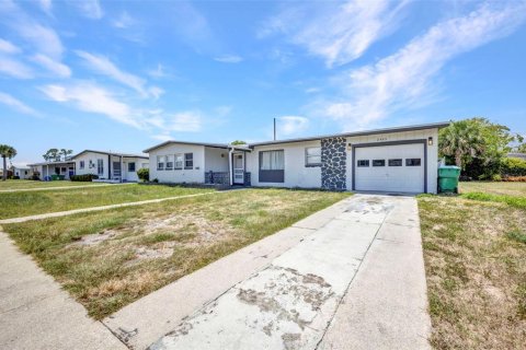 House in Port Charlotte, Florida 3 bedrooms, 109.9 sq.m. № 1740504 - photo 24