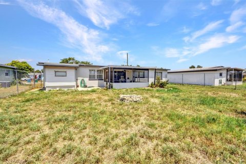 House in Port Charlotte, Florida 3 bedrooms, 109.9 sq.m. № 1740504 - photo 22