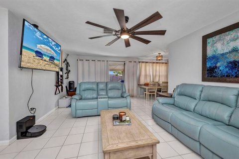 House in Port Charlotte, Florida 3 bedrooms, 109.9 sq.m. № 1740504 - photo 6
