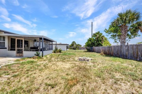 House in Port Charlotte, Florida 3 bedrooms, 109.9 sq.m. № 1740504 - photo 21