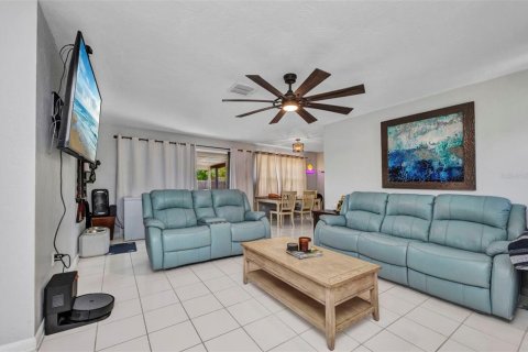 House in Port Charlotte, Florida 3 bedrooms, 109.9 sq.m. № 1740504 - photo 5