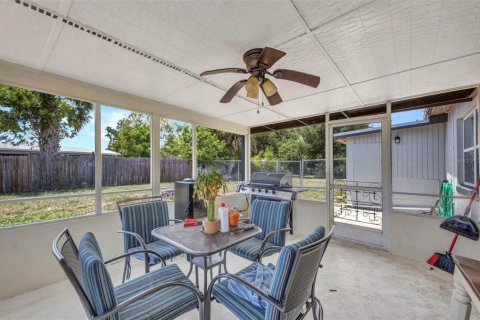 House in Port Charlotte, Florida 3 bedrooms, 109.9 sq.m. № 1740504 - photo 19