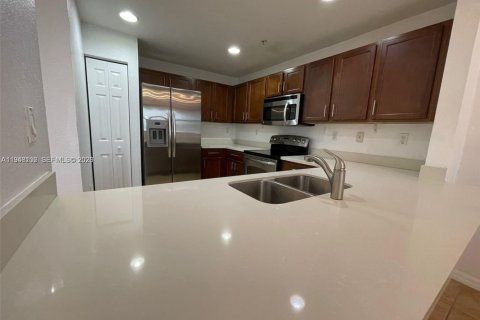 Снять в аренду квартиру в Дорал, Флорида 3 спальни, 112.13м2, № 2005900 - фото 4