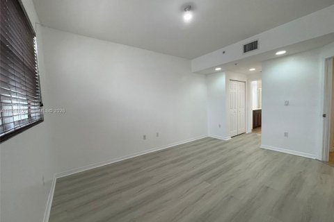 Снять в аренду квартиру в Дорал, Флорида 3 спальни, 112.13м2, № 2005900 - фото 8