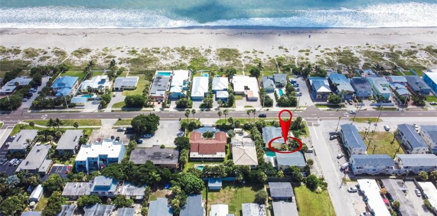 Commercial property in Cocoa Beach, Florida 16 bedrooms, 555.18 sq.m. № 1820881