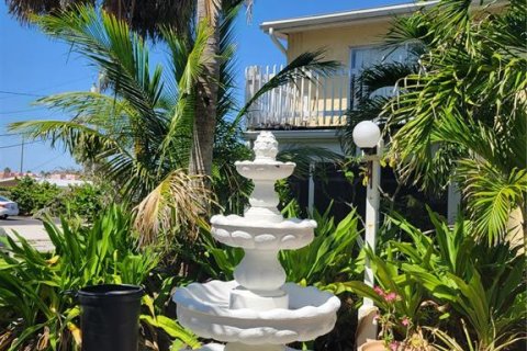 Commercial property in Cocoa Beach, Florida 16 bedrooms, 555.18 sq.m. № 1820881 - photo 12