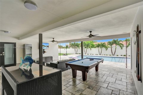 Casa en alquiler en Miami, Florida, 5 dormitorios, 325.07 m2 № 1925645 - foto 16