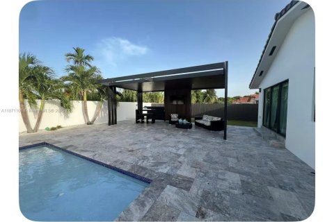 Villa ou maison à louer à Miami, Floride: 5 chambres, 325.07 m2 № 1925645 - photo 8