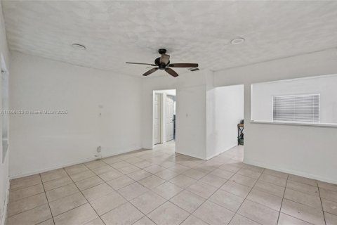 House in Boynton Beach, Florida 3 bedrooms, 101.17 sq.m. № 1893543 - photo 9