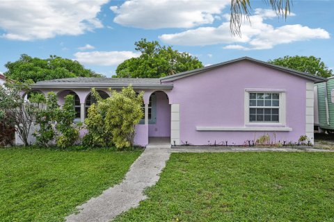 House in Boynton Beach, Florida 3 bedrooms, 101.17 sq.m. № 1893543 - photo 1