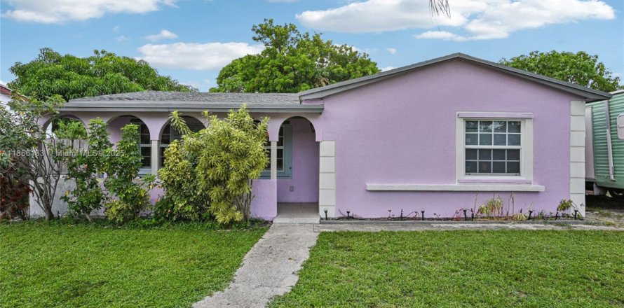 House in Boynton Beach, Florida 3 bedrooms, 101.17 sq.m. № 1893543