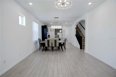 House in Orlando, Florida 5 bedrooms, 236.71 sq.m. № 2394072 - photo 7