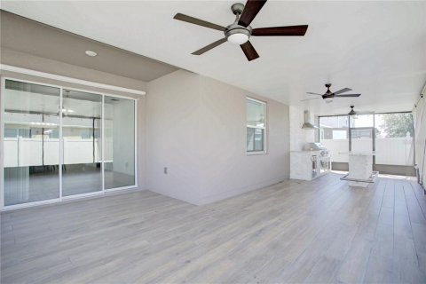 House in Orlando, Florida 5 bedrooms, 236.71 sq.m. № 2394072 - photo 22