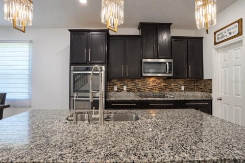 House in Orlando, Florida 5 bedrooms, 236.71 sq.m. № 2394072 - photo 11